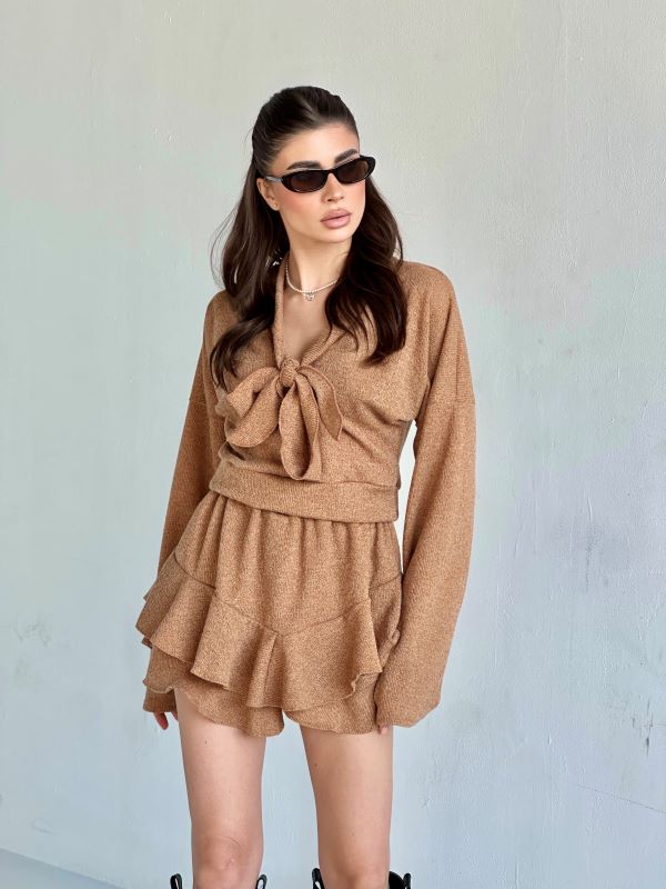 Compleu Bluza Cu Cravata Si Fusta Scurta Cu Volane Knitwear Camel