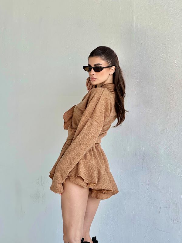 Compleu Bluza Cu Cravata Si Fusta Scurta Cu Volane Knitwear Camel