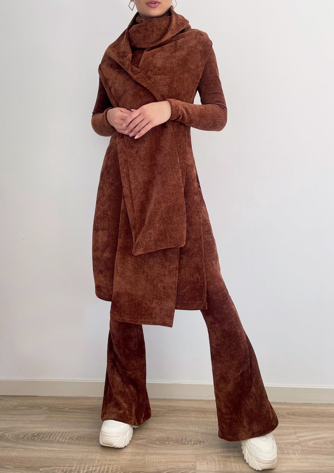 Compleu Evazat Din Tricot Gros Camel