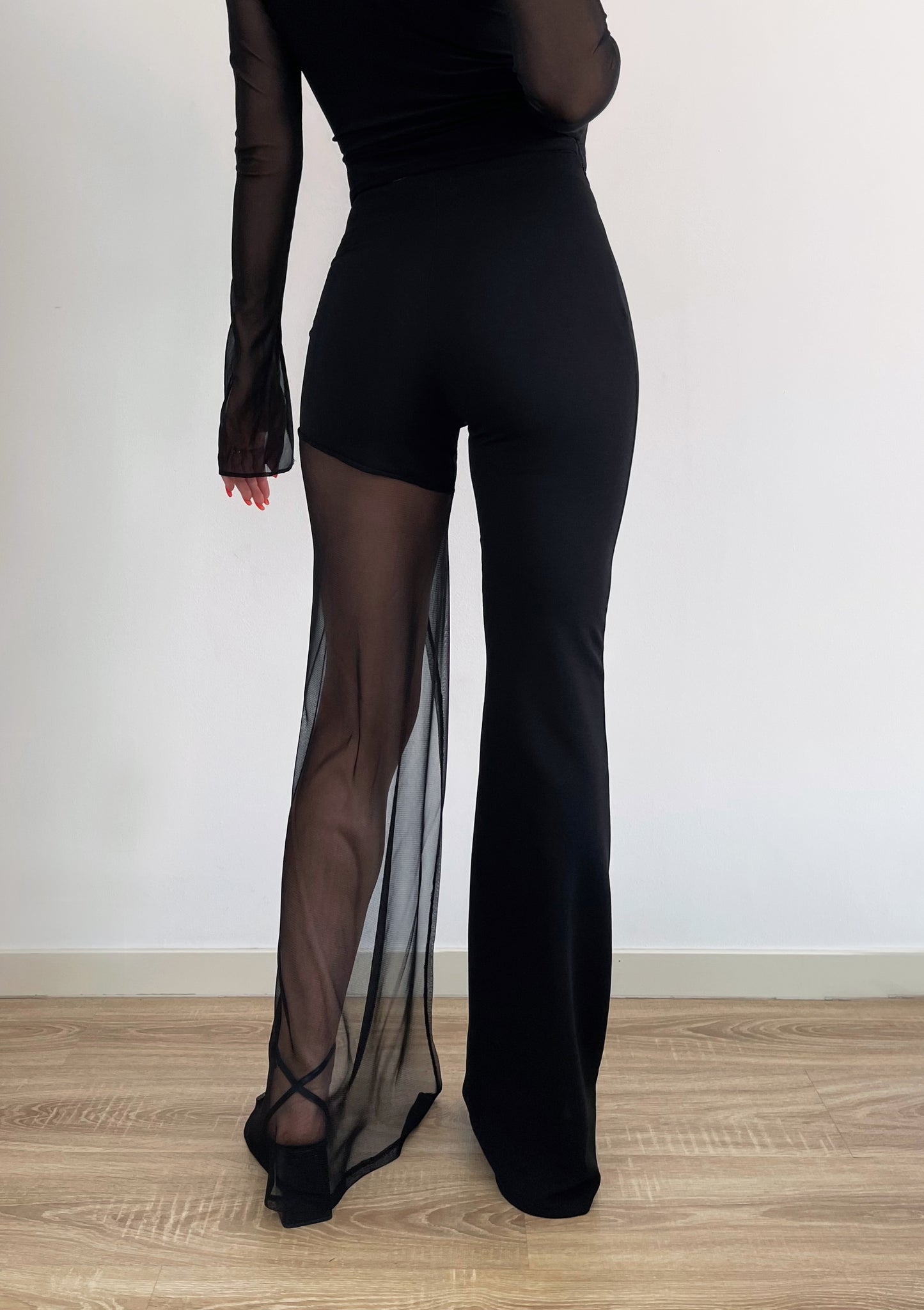 Pantaloni Decupati Cu Tulle Negri