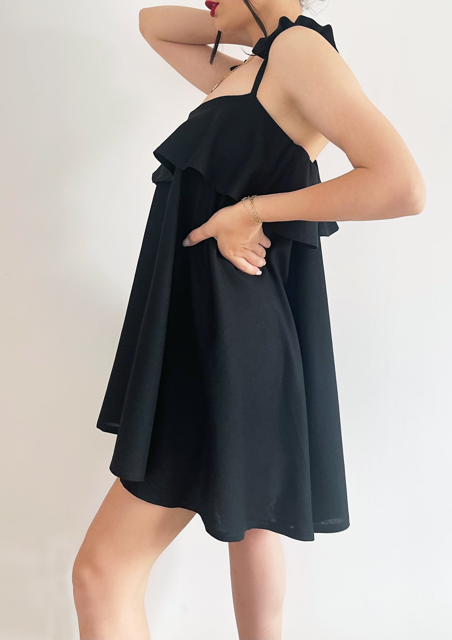 Rochie Cu Volanase Intrerupte Neagra