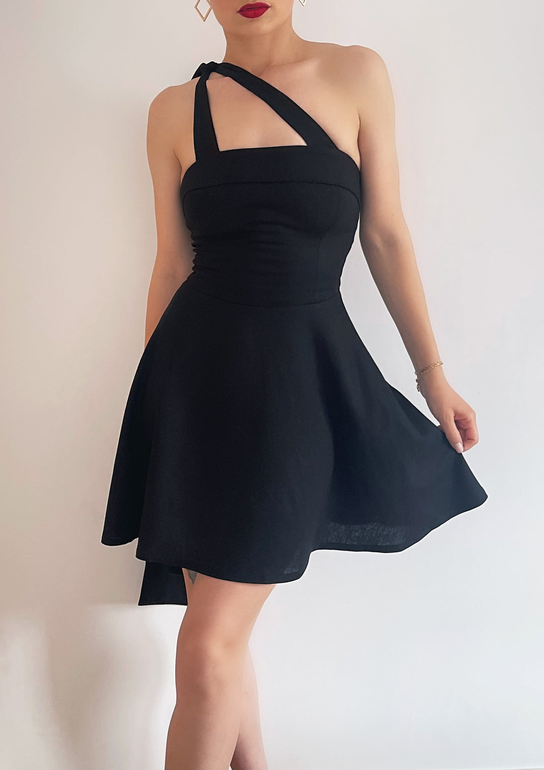 Rochie Neagra Cu Bretele Lungi