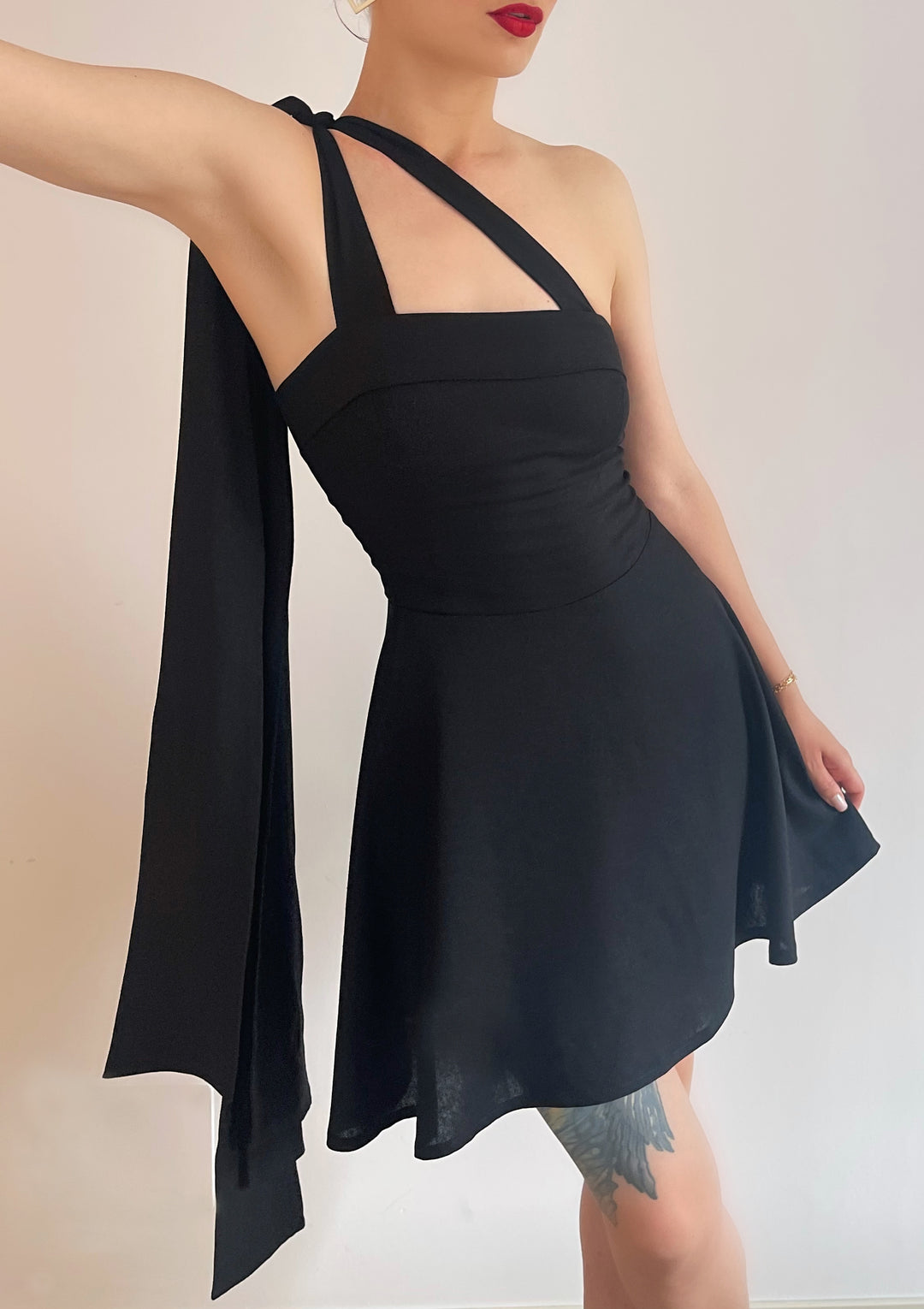 Rochie Neagra Cu Bretele Lungi