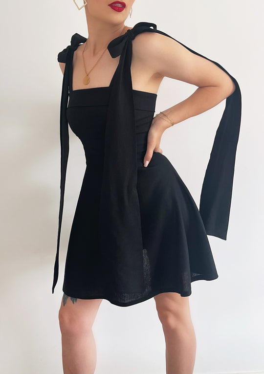 Rochie Neagra Cu Bretele Lungi