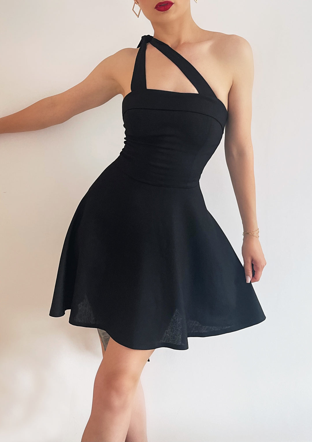 Rochie Neagra Cu Bretele Lungi